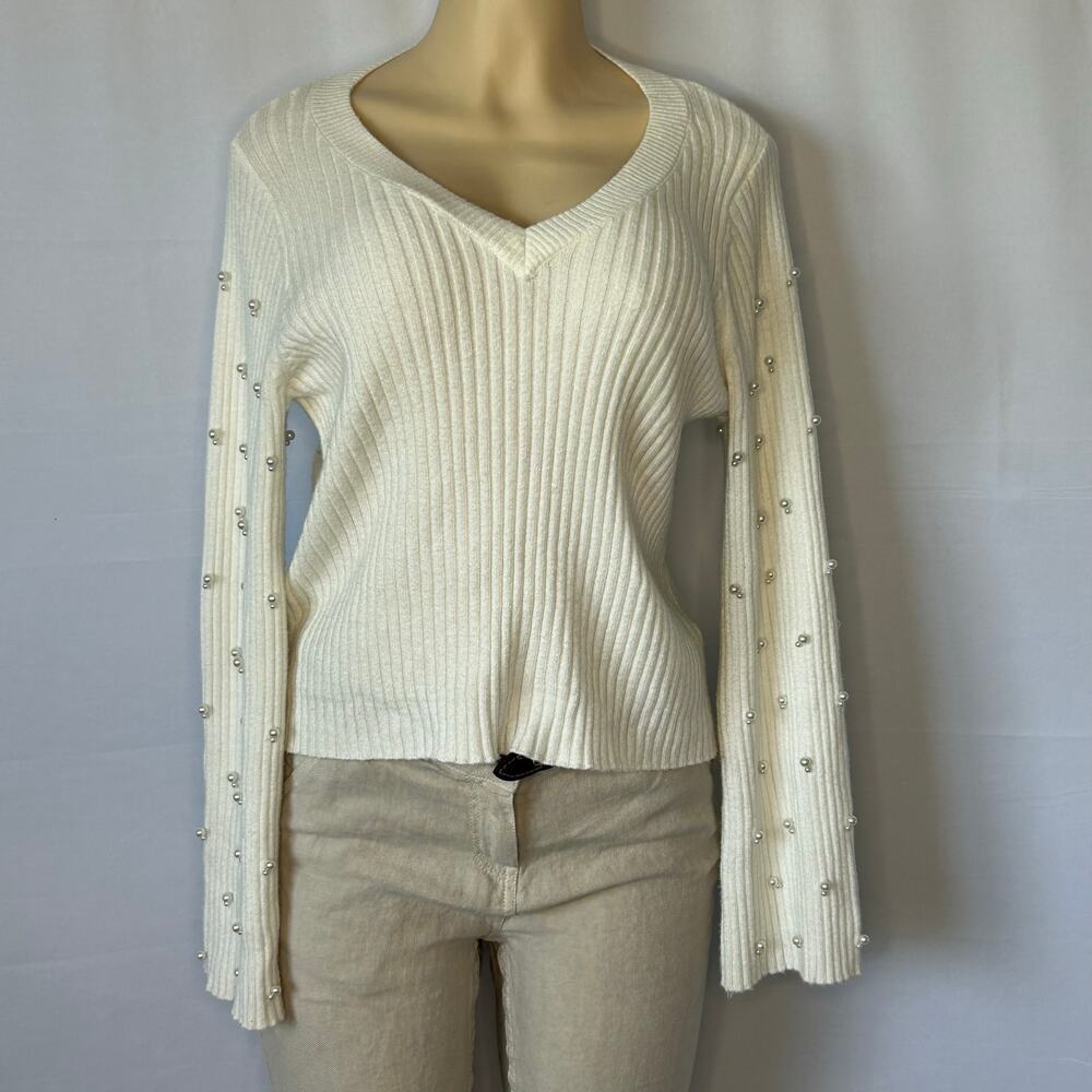 Cozy cottagecore Francesca’s Cream Ribbed V Neck Sweater Pearl Sleeve Size Small